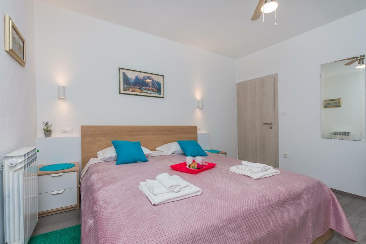 Apartment Adrian Omis Ngoại thất bức ảnh