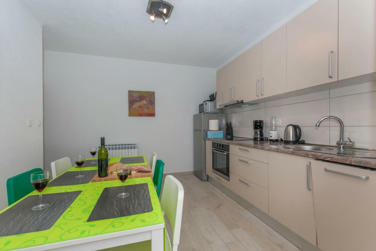 Apartment Adrian Omis Ngoại thất bức ảnh
